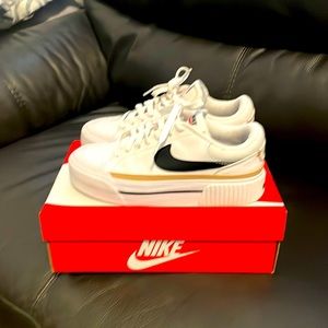 Women’s Nike Court Legacy Lift